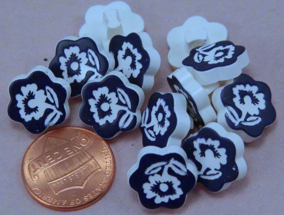 144 pcs 1 Gross Small NAVY & White Flower Plastic Shank Buttons 9/16" 14MM 6306 - Image 1 of 1