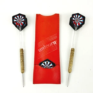 Vintage Unicorn 5-teiliges Steel Dart Set mit Clear Shafts und rotem Etui! - Bild 1 von 3