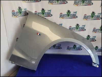 Chevrolet Camaro SS 2016-2023 guardabarros del pasajero delantero sin pintura OEM C43 Foto 1 de 4