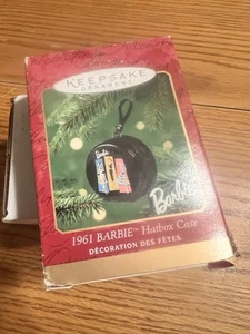 1961 Barbie Hatbox Case Hallmark Keepsake 2001 Christmas Ornament - Picture 1 of 2
