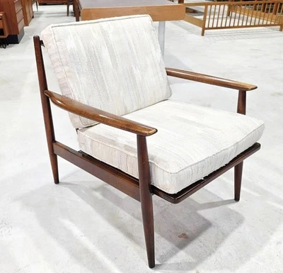 Sillón Mid Century con tapicería nueva Foto 1 de 4