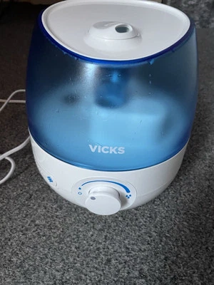 Vicks Personal Cool Mist Ultrasonic Humidifer - 3 Pin Plug - Image 1 of 4