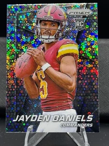2024 Prizm Football - Jayden Daniels, #8 - No Huddle, Variation - Commanders - Picture 1 of 2