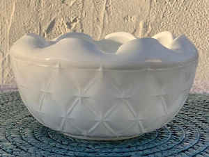 White Milk Glass 6 x 5 3/4 x 3", Bowl Diamond Cross Quilt Pattern? Old & Heavy - Picture 1 of 5