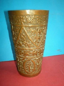 Única copa de cobre hecha a mano decorada con motivos árabes, probablemente... - Imagen 1 de 12