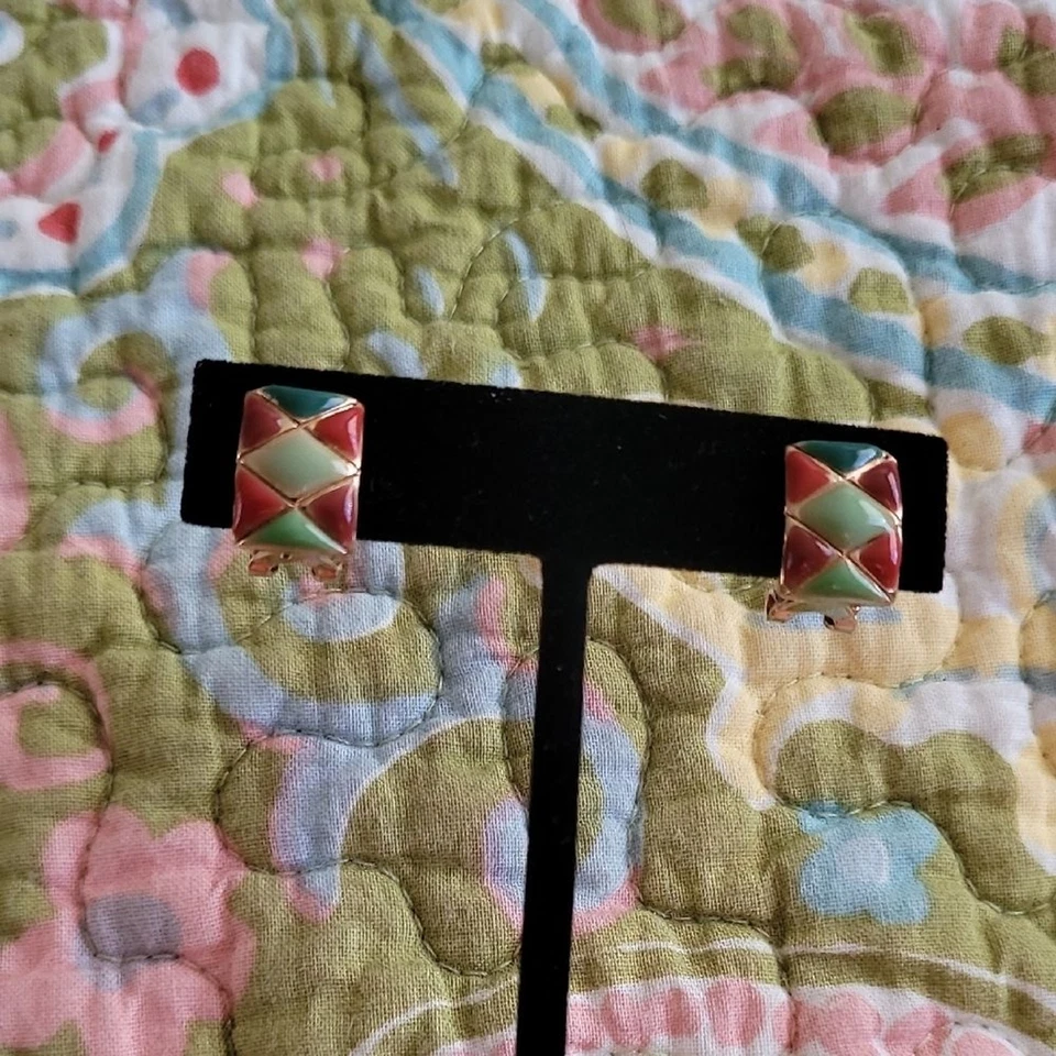 Винтажные золотистые серьги-клипсы с эмалью Liz Claiborn - Изображение 1 из 4