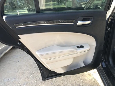 Chrysler 300 2015 2016 panel de moldura de puerta trasero 963453 Foto 1 de 4