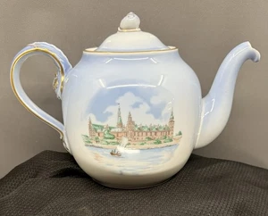 Bing & Grøndahl Teapot No. 656   Fredericksborg & Kronborg Castles Denmark MINT! - Picture 1 of 7