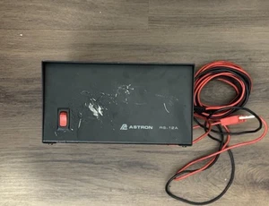 ASTRON RS-12A POWER SUPPLY 12 AMP - Afbeelding 1 van 4
