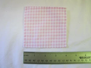 Barbie Kelly Dollhouse Pink Checked Blanket Chelsea Tommy Doll Loving Family - Picture 1 of 3