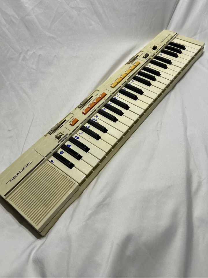 Realistic Concertmate 400 Working Keyboard - Image 1 of 4