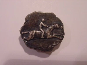 Antik 1890er Howard Sterling Co. Sterling Pferd Rennthema Revers Nietenknopf - Bild 1 von 4