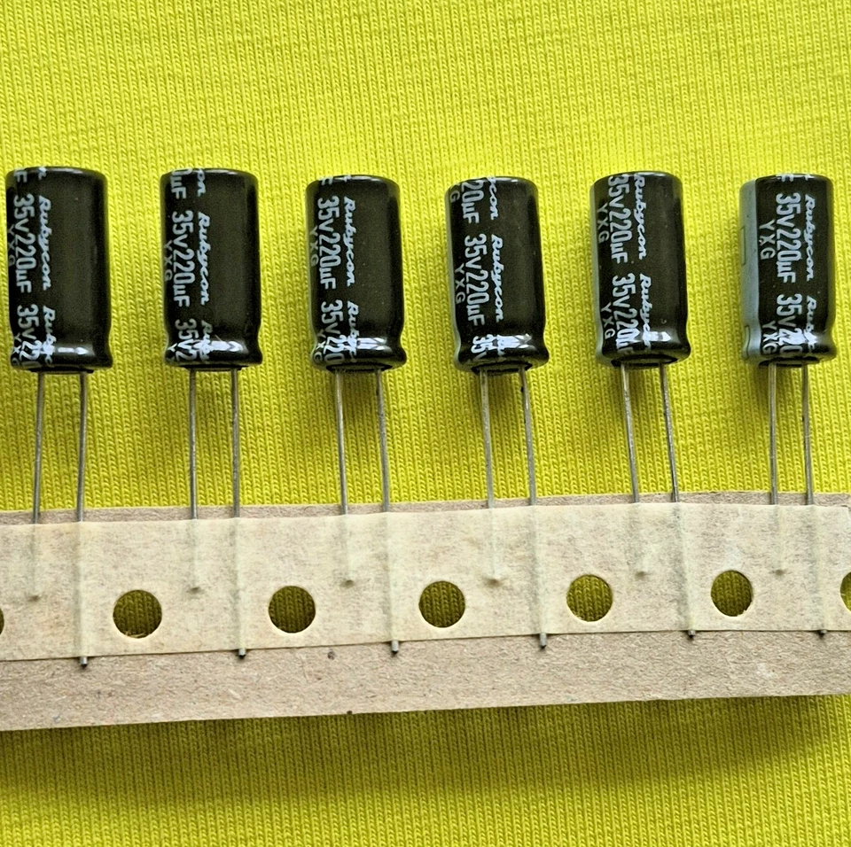 Rubycon 220uF 35V 105°C ELKO Kondensator Radial Menge Wählbar 1-10 Stück - Bild 1 von 1