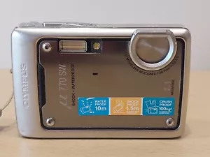 Olympus Stylus 770 SW 7,1 MP Digitalkamera stoßfest + wasserdicht. 3x optischer Zoom - Bild 1 von 20