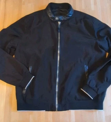 Chaqueta Bomber ZARA MAN Negra con Cremallera Borde de Cuero Sintético Ligera Talla XL Foto 1 de 4