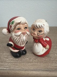 Decoración navideña vintage de cerámica besándose de Papá Noel y la señora Claus esmalte antiguo de 3" - Imagen 1 de 10