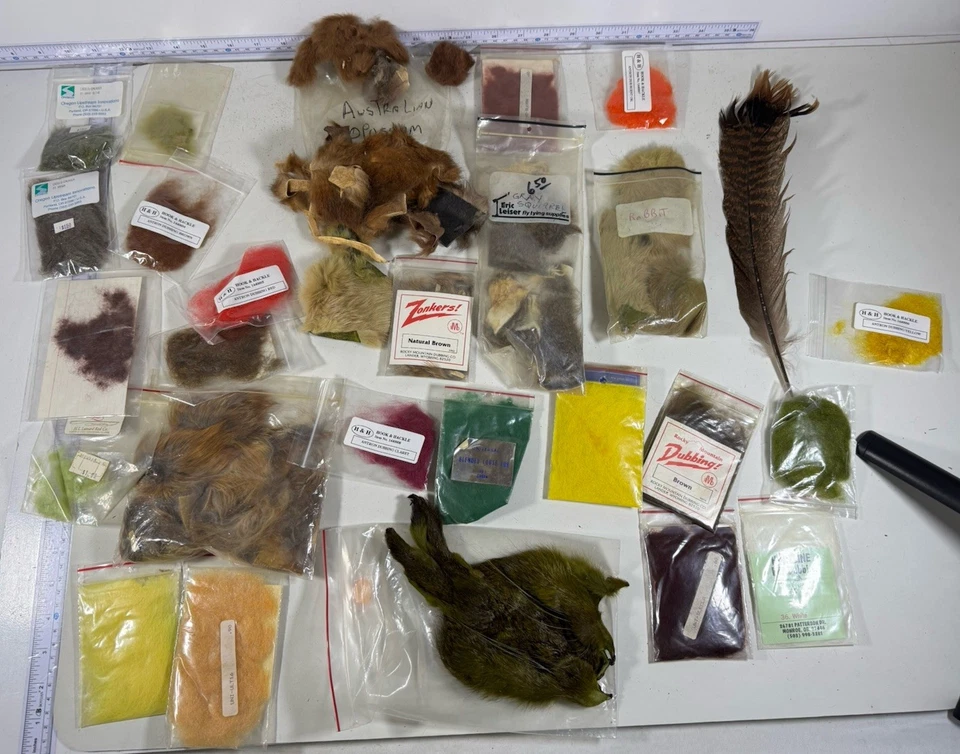 Lote grande de plumas y pieles para atar moscas pesca con mosca Foto 1 de 1