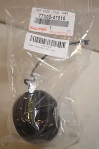 Conjunto de tapa original Toyota Lexus OEM 77300-47010, tanque de combustible - Imagen 1 de 3