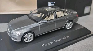 Kyosho Mercedes-Benz E-Class (W213) Avantgarde 2016 Selenite Grey 1:43 - Picture 1 of 4
