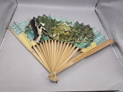 Ventilador de mano plegable vintage de Taiwán de papel y madera, diseño de hogar de jardín al aire libre  Foto 1 de 3