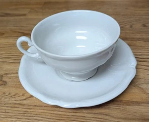 Set 4 ARZBERG GERMAN HUTSCHENREUTHER White CUPS & SAUCERS Excellent - Picture 1 of 12