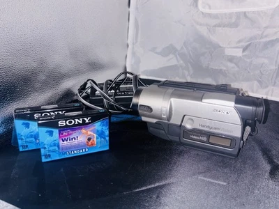 Sony Handycam Vision CCD-TRV108 NTSC Hi8 Video8 8mm Camcorder Bundle Works - Image 1 of 4