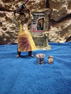 McFarlane Toys- Movie Maniacs: Texas Chainsaw Massacre Bloody Leatherface Figure - Picture 1 of 7