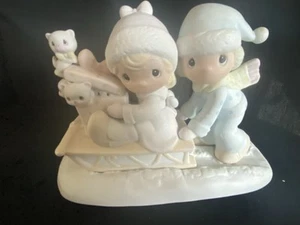 Precious Moments E-0501 Sharing Our Season Together 1983 Porcelain Figurine - Picture 1 of 7