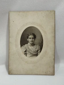Antique Cabinet Card Photo Young Victorian Lady 1890s? - Picture 1 of 3