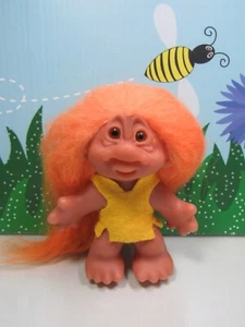 1968 Vintage Mädchen im Filzkleid - 5" Dam Troll Puppe - ungewöhnliches Gesicht - neue Haare - Bild 1 von 10