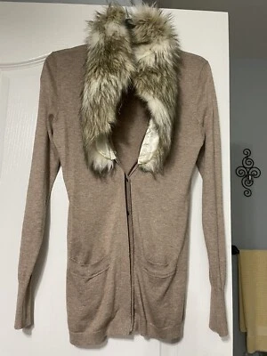 Suéter para mujer beige loft imitación cuello de pelo de conejo. Esponjoso y cálido. Talla XS Foto 1 de 4