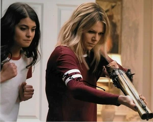 Signed Kaitlin Olson The Mick Autographed 8x10 Photo #1 Original - Picture 1 of 2