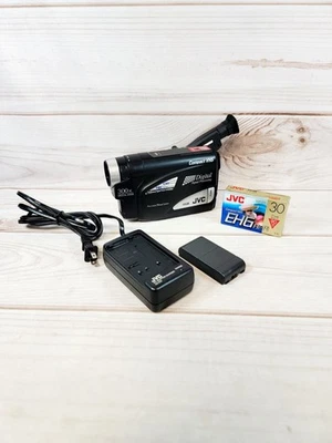 Videocámara JVC Compacta VHS Zoom Digital GR-AX750U Cargador, Cinta y Batería Foto 1 de 4