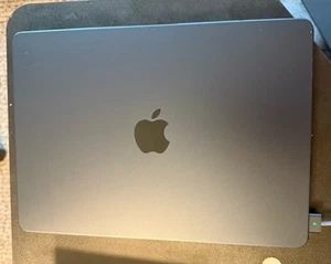 Apple MacBook Air (13-inch, M3, 2024) 8GB RAM - 256GB SSD 8-core GPU- Excellent - Afbeelding 1 van 7