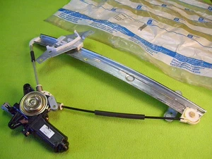 GM 94855681 RH Front Power Window Regulator, 1993-97 Geo Prizm & Toyota Corolla - Picture 1 of 3