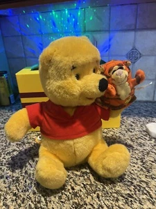 Fisher-Price SHOWTIME POOH BEAR W/ TIGGER HAND PUPPET 11"-Untested - As Is/Parts - Picture 1 of 9