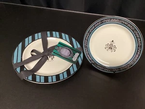 Disney Parks 2023 Halloween The Haunted Mansion Set Of 2x Plates NEW - Picture 1 of 2