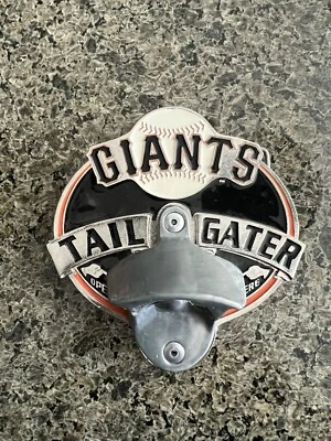 2009 Siskiyou Abridor de Garrafa SAN FRANCISCO GIANTS TAIL GATER Caminhão HITCH Metal SF - Imagem 1 de 4
