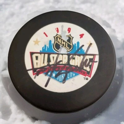 Mike Gartner FIRMADO VINTAGE 1994 ALL STAR GAME TRENCH MFG. NYC RARO DISCO SIN CERTIFICADO DE AUTENTICIDAD Foto 1 de 4