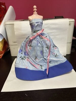 Vestido Barbie, Vestido Barbie Floral, Se Ajusta a Vestido Barbie, Hecho a Mano Personalizado Nuevo Foto 1 de 4