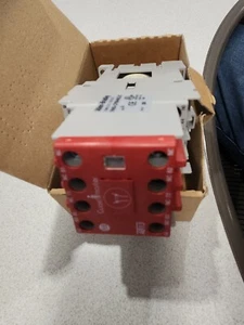 AB 700S-CFB440ZJC Sicherheitssteuerrelais - Bild 1 von 3