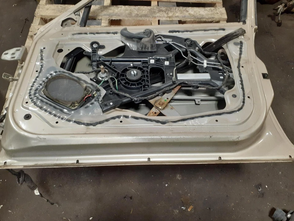 Used Front Right Door fits: 2002 Chevrolet Malibu manual Front Right Grade A Foto 1 de 3