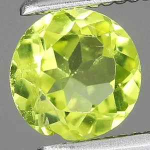 0.47ct t.w 5x5mm Round Natural Green Peridot Gemstone, Myanmar - Picture 1 of 4