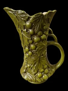 Vintage USA 641 Pottery Grape Vine Pattern Pitcher/Vase Dark Green White Inside - Picture 1 of 6