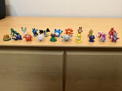 Lot of 20 RL Pokemon Mini Tiny R/L.W 1" Figures 2006 2007 Vintage - Image 1 of 3