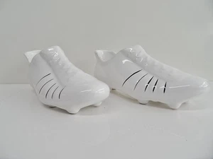 DEUX CHAUSSURES DE SPORT FOOT/RUGBY VINTAGE EN PORCELAINE DECO DESIGN' - Picture 1 of 4