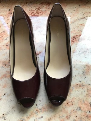 Tacones Peep Toe Taryn Rose charol borgoña talla 8,5 Foto 1 de 4