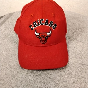 Chicago Bulls Hat Cap Snap Back Mens Red Black NBA Basketball Embroidered - Picture 1 of 9