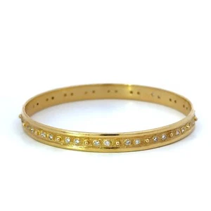 18K Yellow Gold Approx .75ctw Diamond Relief Textured Bangle Bracelet Sz 7.75 - Picture 1 of 11