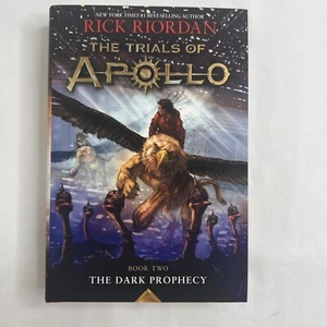 Prozesse gegen Apollo Ser.: Die dunkle Prophezeiung von Rick Riordan (2017, Hardcover) - Bild 1 von 4